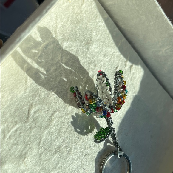 🌸 Handmade Beaded Flower Keychain – Colorful Wire & Seed Beads - Picture 6 of 7